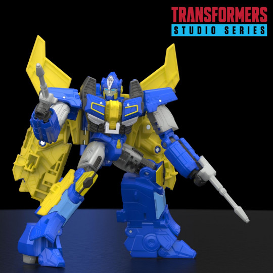 Studio Series: Voyager Class Sentinel Prime ( One)