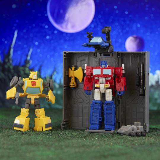 Legacy: Evolution Core Class Optimus Prime & Bumblebee