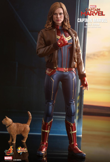 Captain Marvel (Deluxe Version)