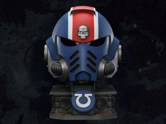 : Space Marine 2 Ultramarines Lieutenant Titus MKX Wearable Helmet Replica with Display Stand
