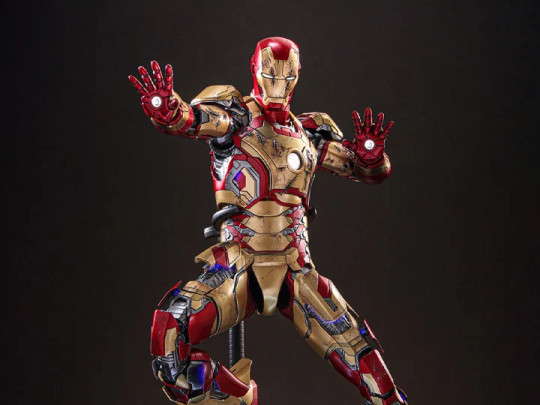 Iron Man 3 MMS758D65B Iron Man Mark XLII (2.0) Deluxe