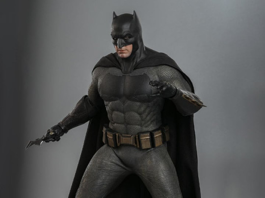 Batman v Superman: Dawn of Justice MMS731 Batman (Ver.2)