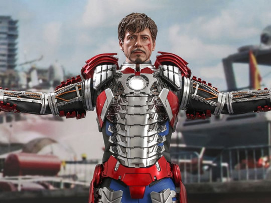 Iron Man 2 MMS599 Tony Stark (Mark V Suit Up Ver.)