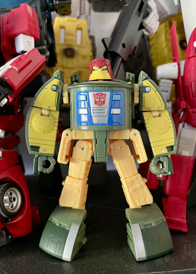 Transformers Legacy: Deluxe Class Autobot Cosmos