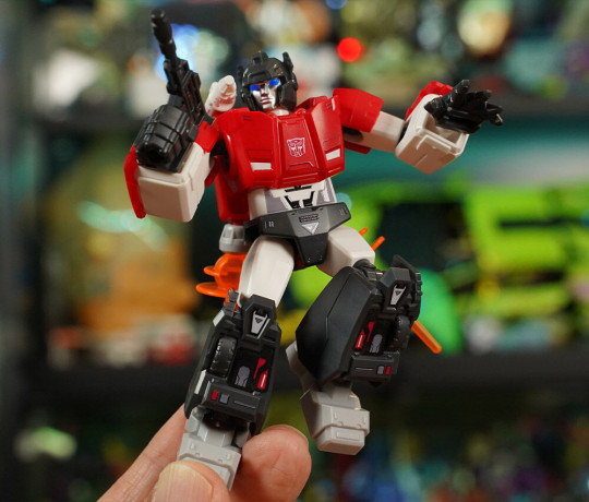Display by IronManFan72: Sideswipe