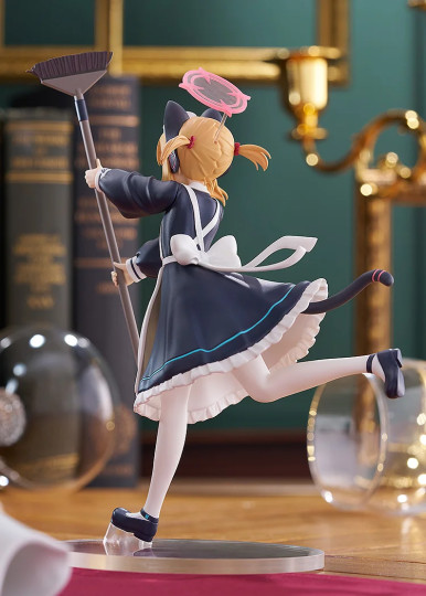 Momoi (Maid)