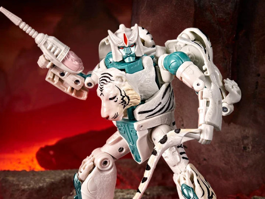War for Cybertron: Kingdom Voyager Tigatron