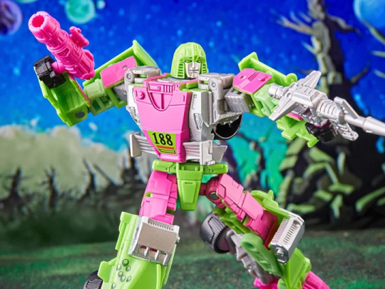 Transformers: Legacy Evolution Deluxe Class G2 Universe Mirage Exclusive