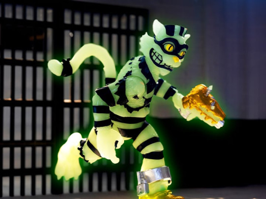 Teenage Mutant Ninja Turtles Scratch (Glow)