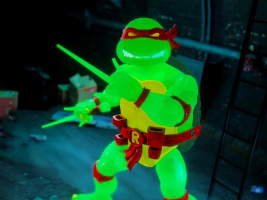 Teenage Mutant Ninja Turtles Mutagen Ooze Glow Raphael Exclusive