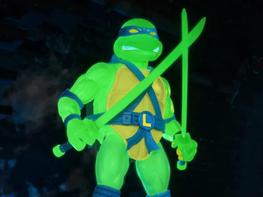 Teenage Mutant Ninja Turtles Mutagen Ooze Glow Leonardo Exclusive