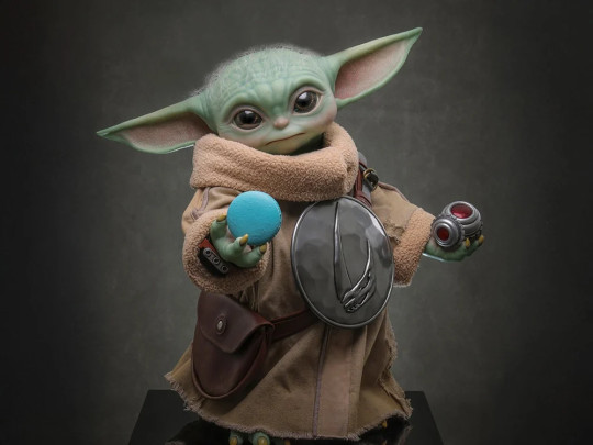 Star Wars: The Mandalorian and Grogu LMS016 Grogu Life-Size Collectible Figure