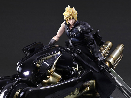 Final Fantasy VII: Advent Children Play Arts Kai Cloud Strife and Fenrir (Reissue)
