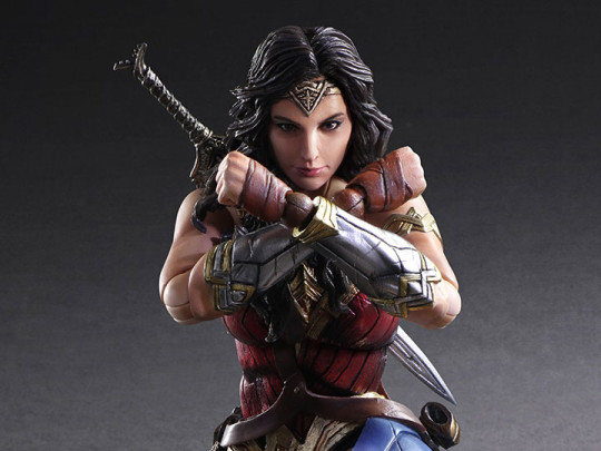 Wonder Woman Play Arts Kai Wonder Woman