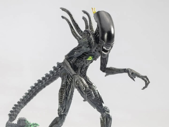 Alien vs. Predator Blowout Alien Warrior PX Previews Exclusive