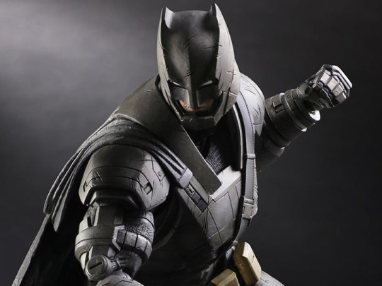 Batman v Superman Play Arts Kai Armored Batman