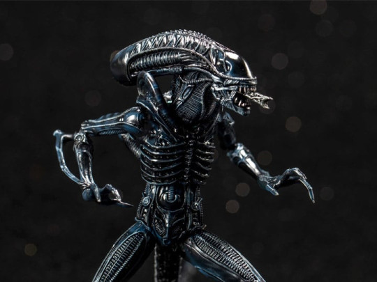 Aliens Blue Alien Warrior PX Previews Exclusive