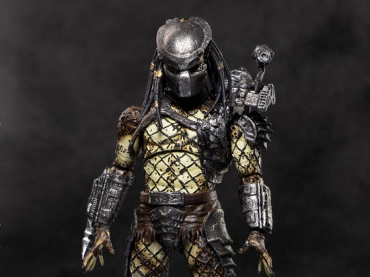 Predators Crucified Predator (Armored) PX Previews Exclusive