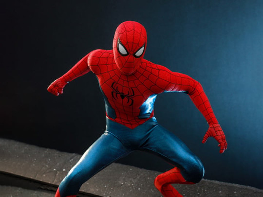 Spider-Man: No Way Home MMS679 Spider-Man (New Red and Blue Suit)