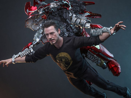 The Avengers MMS718 Tony Stark (Mark VII Suit-Up Ver.)