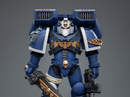Ultramarines Vanguard Veteran with Chainsword & Bolt Pistol