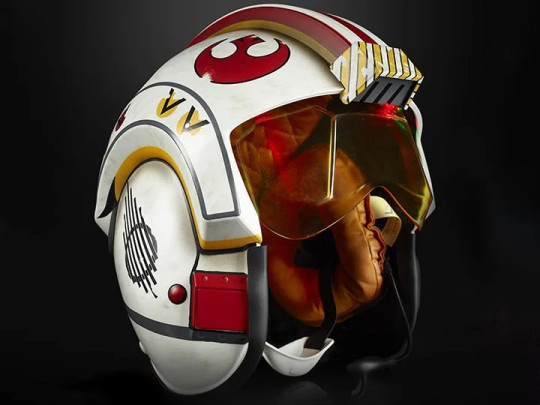 Luke Skywalker 1:1 Scale Wearable Helmet (Electronic)