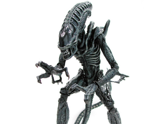 Aliens MMS38 Alien Warrior 1/6 Scale Collectible Figure