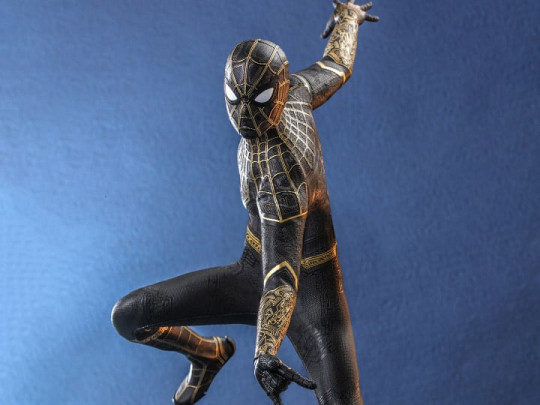 Spider-Man: No Way Home MMS604 Spider-Man (Black & Gold Suit)