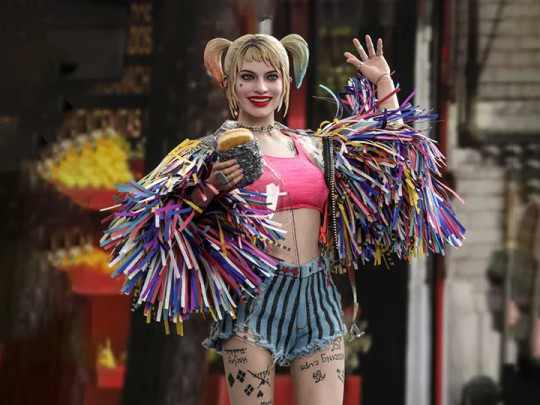Birds of Prey MMS566 Harley Quinn (Caution Tape Jacket)