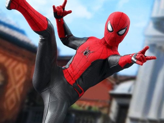 Spider-Man: Far From Home MMS542 Spider-Man (Upgraded Suit)