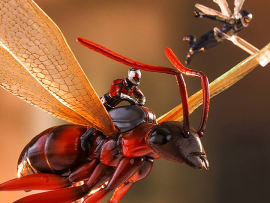 Ant-Man and the Wasp MMSC004 Ant-Man on Flying Ant & The Wasp Miniature Collectible Set