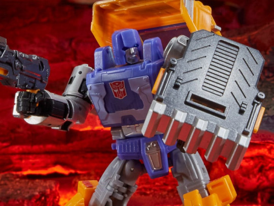 Transformers War for Cybertron: Kingdom Deluxe Huffer