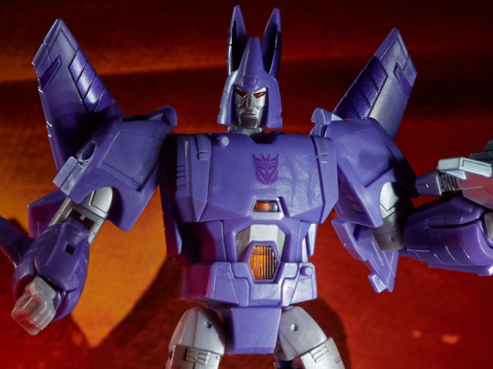 Transformers War for Cybertron: Kingdom Voyager Cyclonus