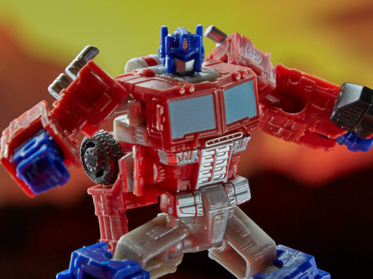 Transformers War for Cybertron: Kingdom Core Optimus Prime