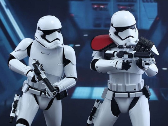 Star Wars: The Force Awakens MMS335 First Order Stormtrooper Officer & Stormtrooper 1/6th Scale Set + $275 BBTS Store Credit Bonus