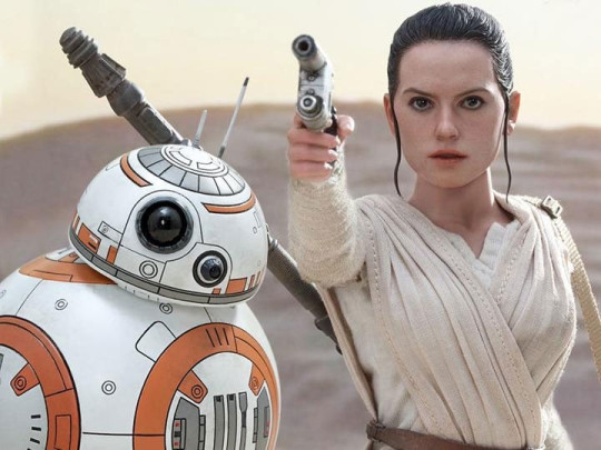 Star Wars: The Force Awakens MMS337 Rey and BB-8 1/6th Scale Collectible Set + $100 BBTS Store Credit Bonus