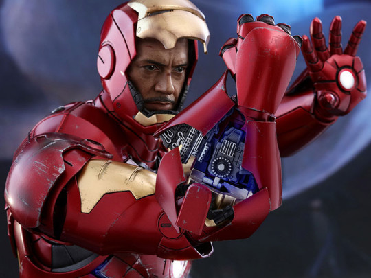 Iron Man QS011 Mark III 1/4th Scale Collectible Figure
