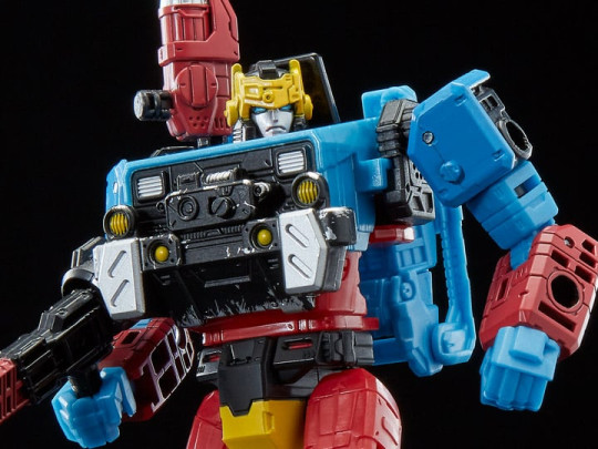 Transformers Generations Selects Deluxe Hot Shot