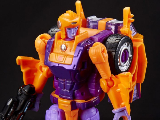 Transformers Generations Selects Deluxe Lancer