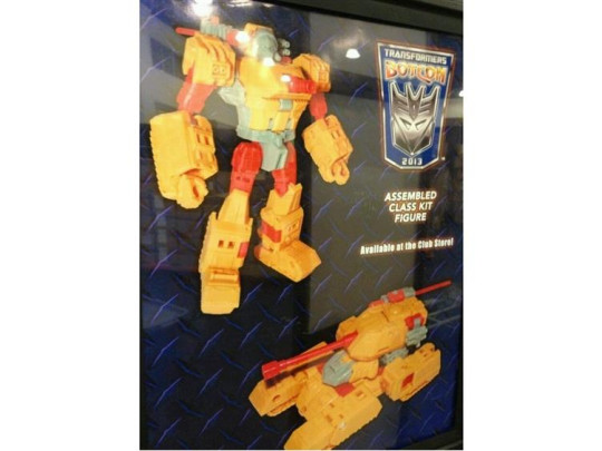 2013 Botcon Exclusive - Assembled Class Figure