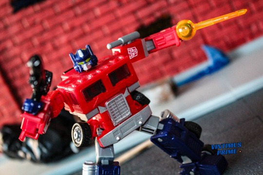 Display by VintimusPrime: Transformers Legacy: United Deluxe Class G1 Universe Optimus...