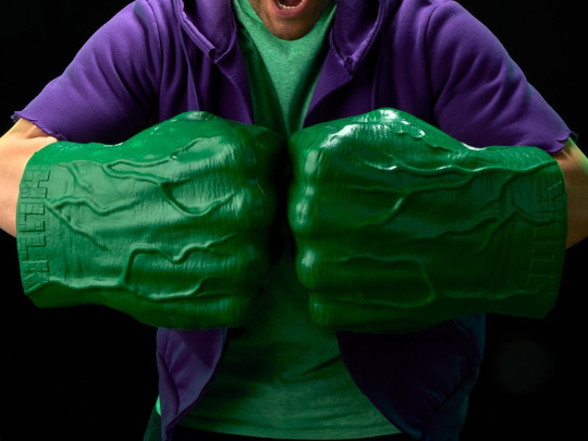 The Incredible Hulk 1:1 Scale Electronic Hulk Hands