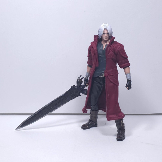 Display by Conor46X: Devil May Cry 5 Dante Deluxe 1/12 Scale Figure