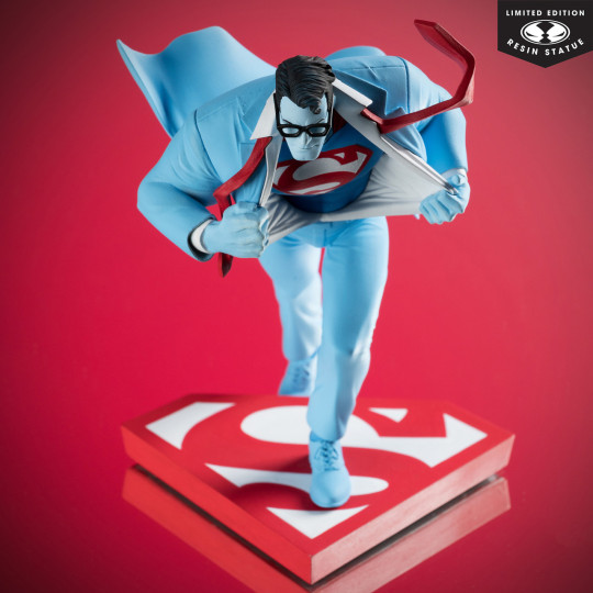 Superman Red And Blue: Superman By Clayton Henry 1:10 Scale Resin Statue