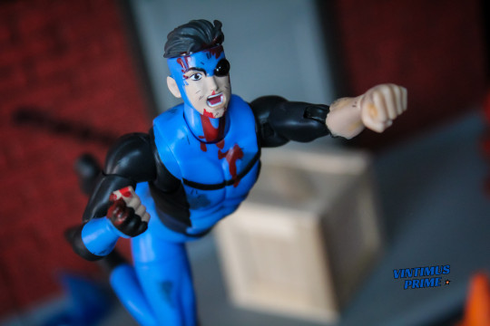 Display by VintimusPrime: Invincible (Battle Damaged 2026 SDCC Exclusive)