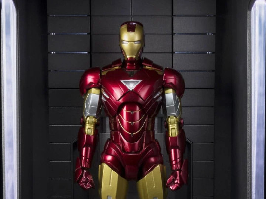 Iron Man 3 Iron Man Mark VI & Hall of Armor Set