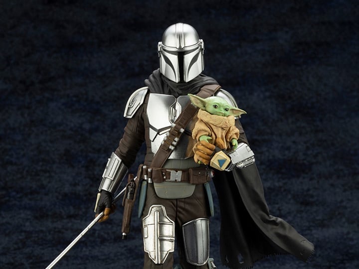 The Mandalorian The Mandalorian & Grogu with Beskar Staff
